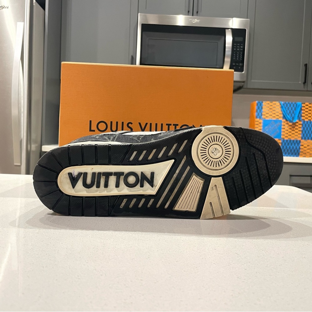 Louis Vuitton Men's Monochrome Sneakers - Picture 5 of 6